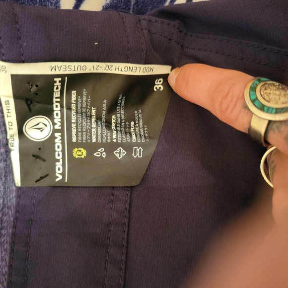 Volcom board shorts 36 - Picture 2 of 3